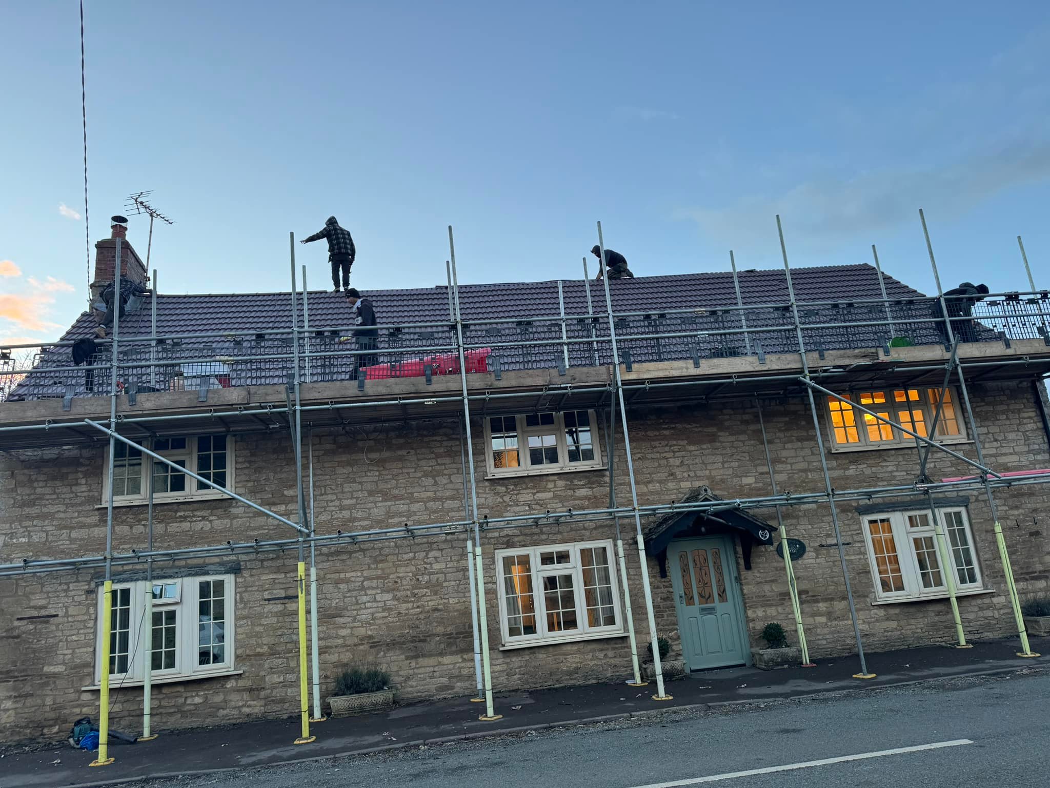 Roofing project - 1136180527634406