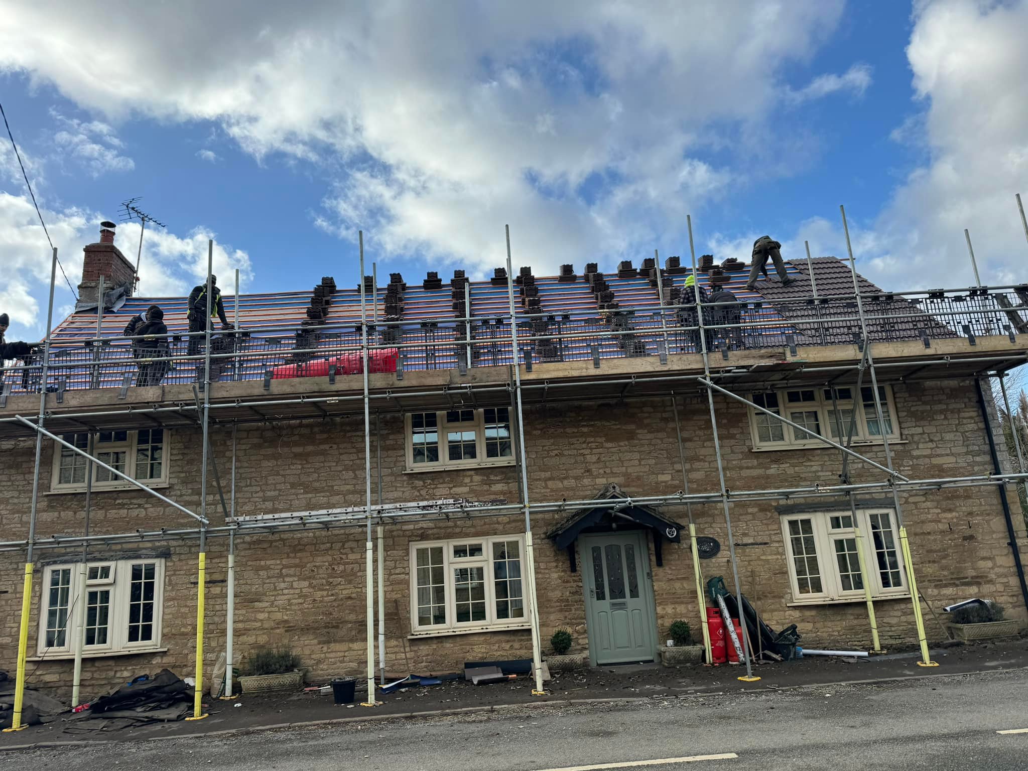 Roofing project - 1136181027634356