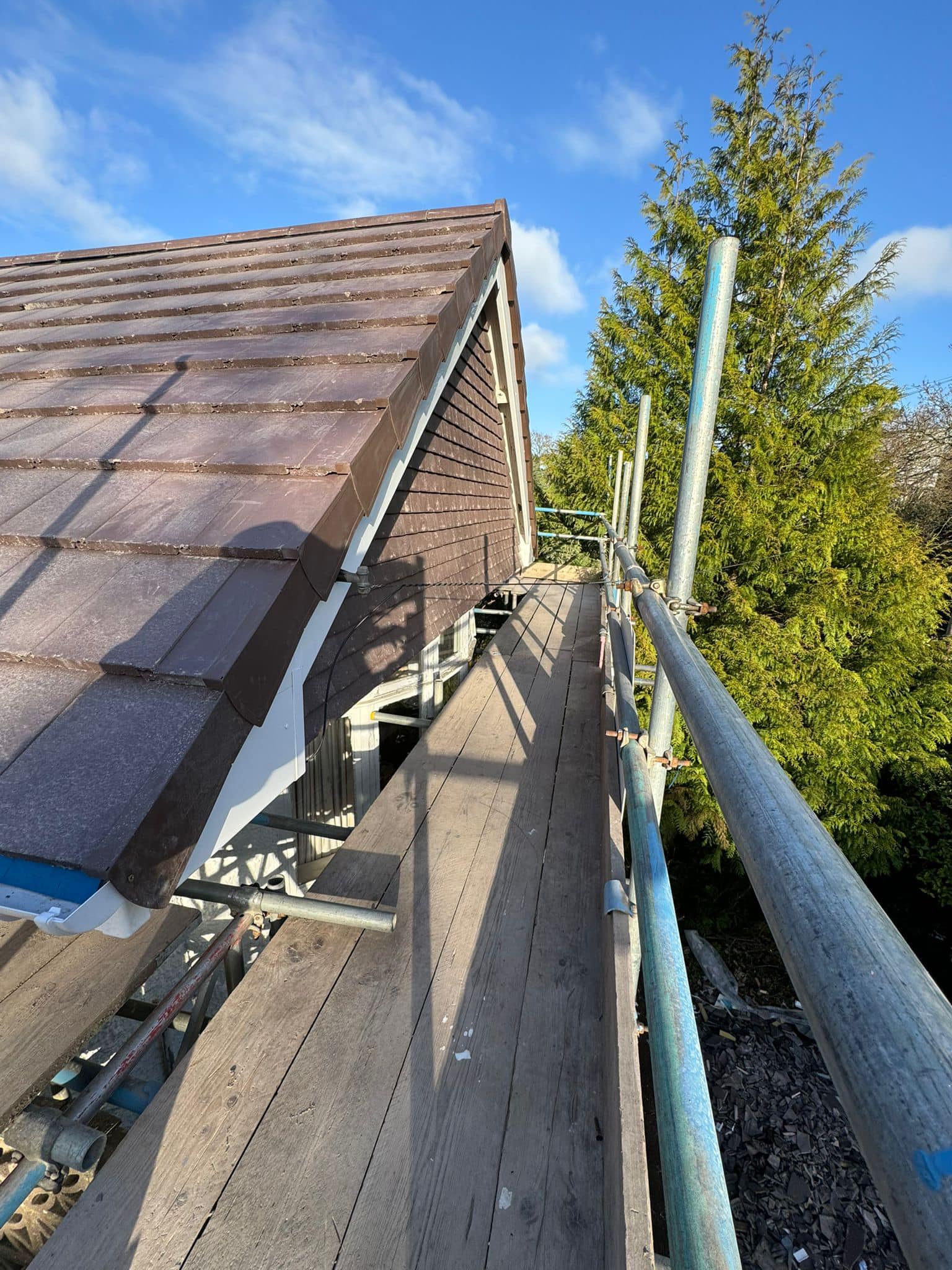 Roofing project - 1192281325357659