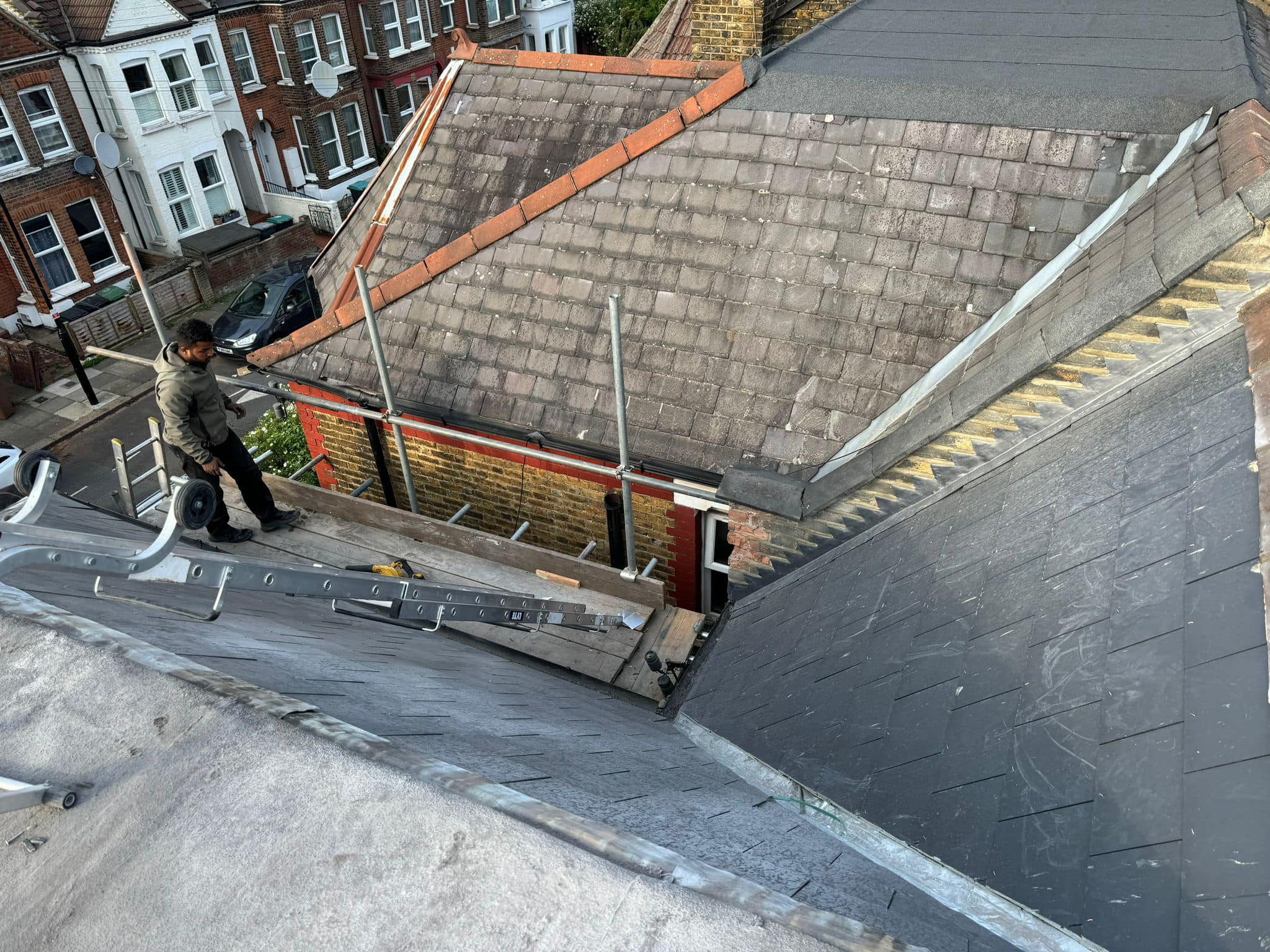 Roofing project - 1229180508334407