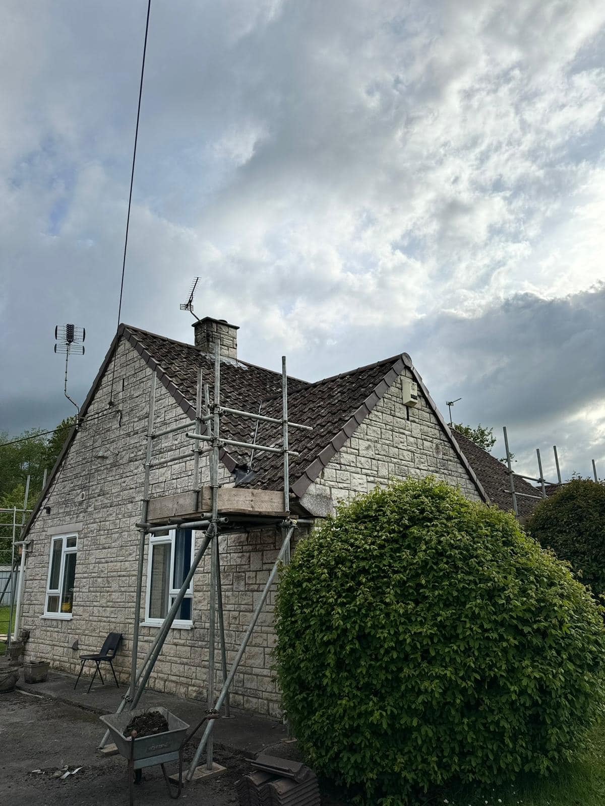 Roofing project - 1229196761666115