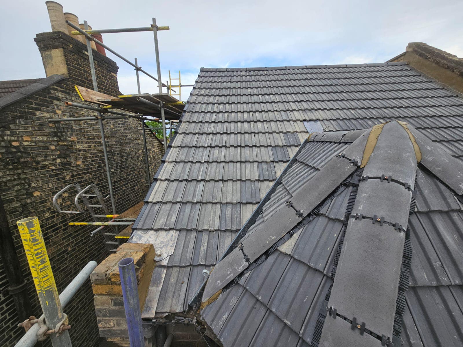 Roofing project - 1229196881666103