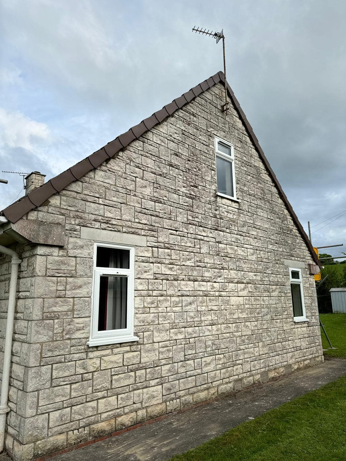 Roofing project - 1229196941666097