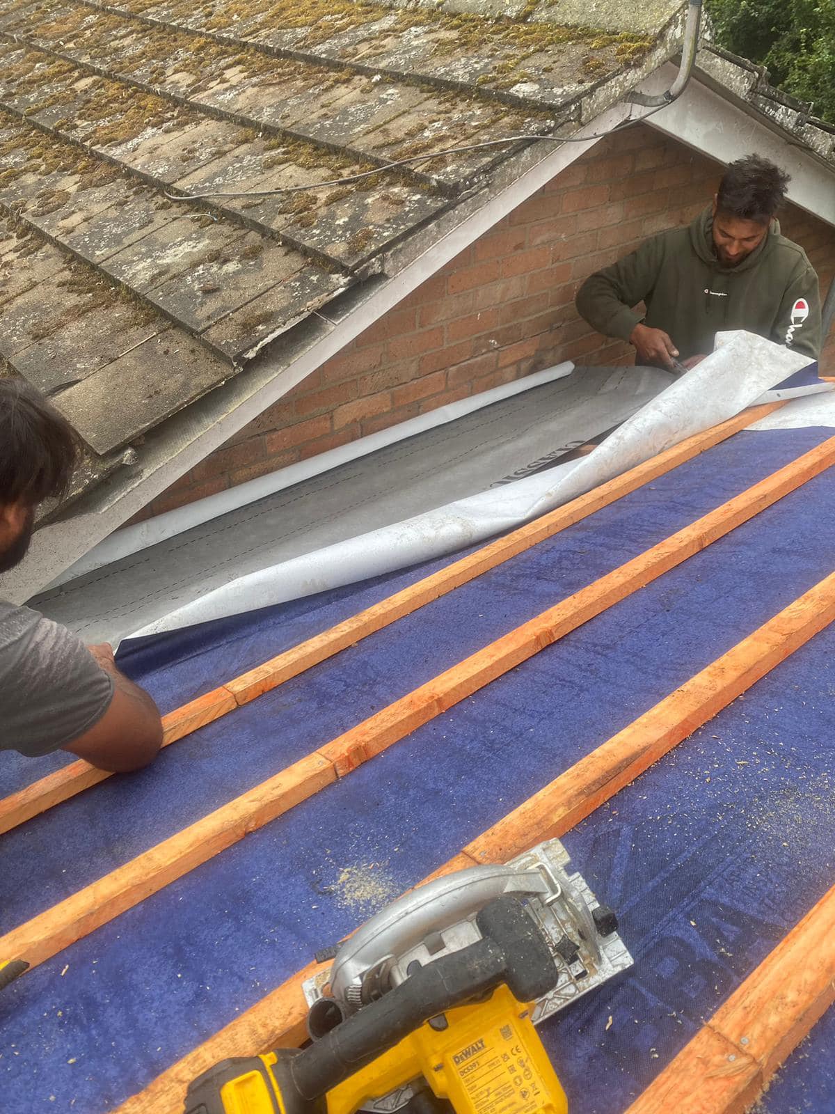 Roofing project - 1255318529053938