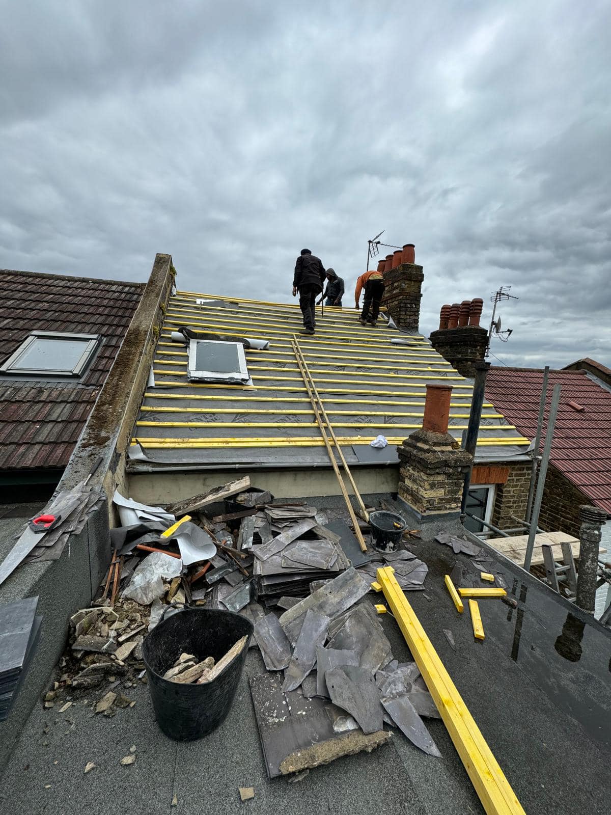 Roofing project - 1255328629052928