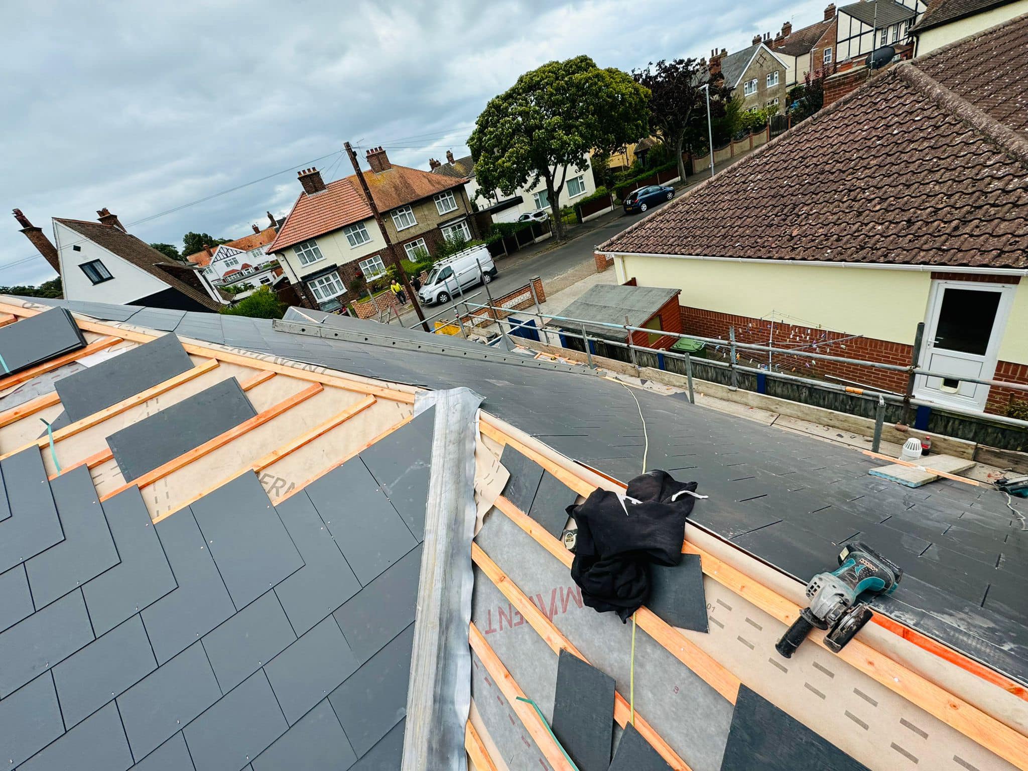 Roofing project - 1303120864273704