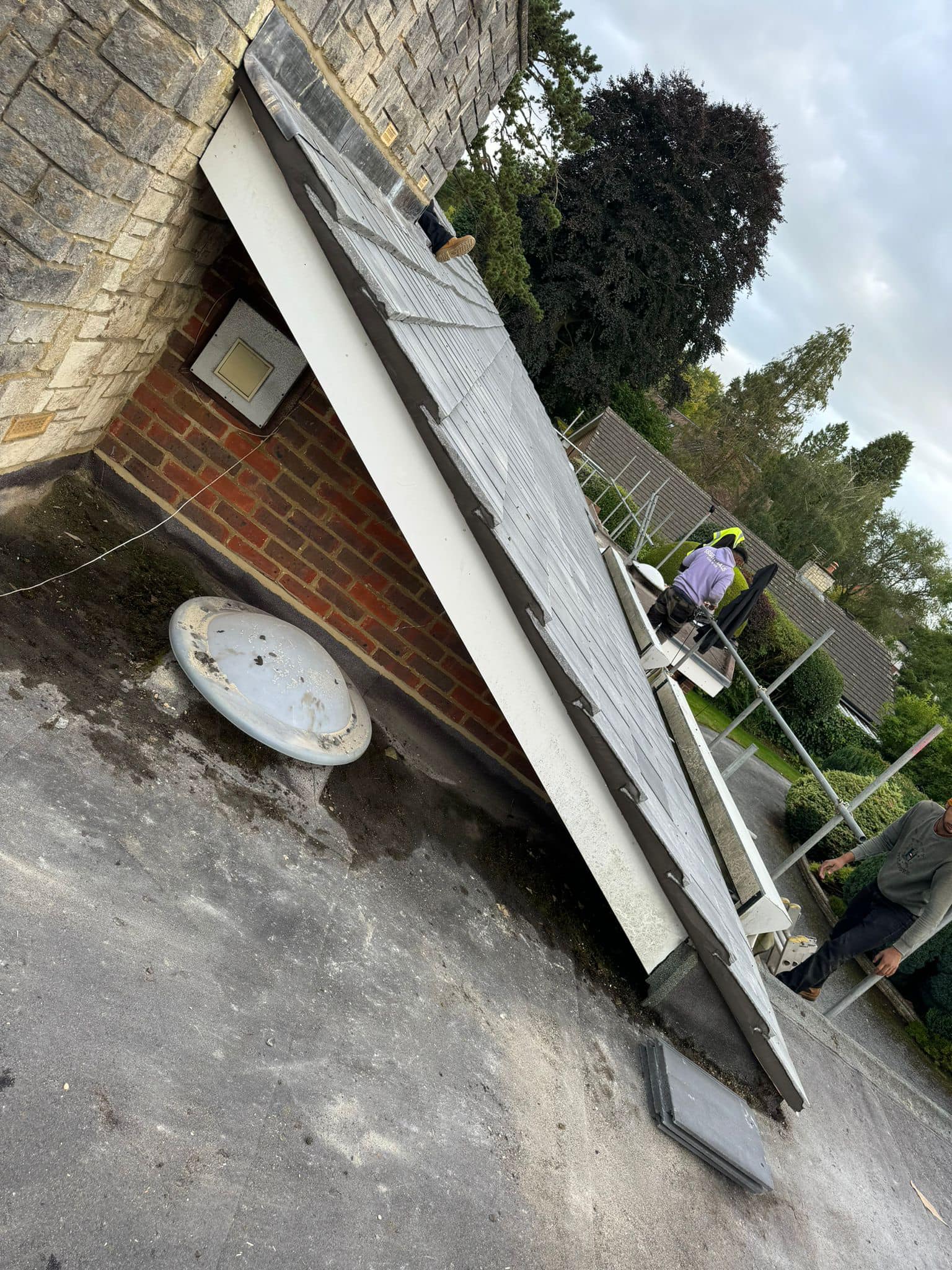 Roofing project - 1303123064273484