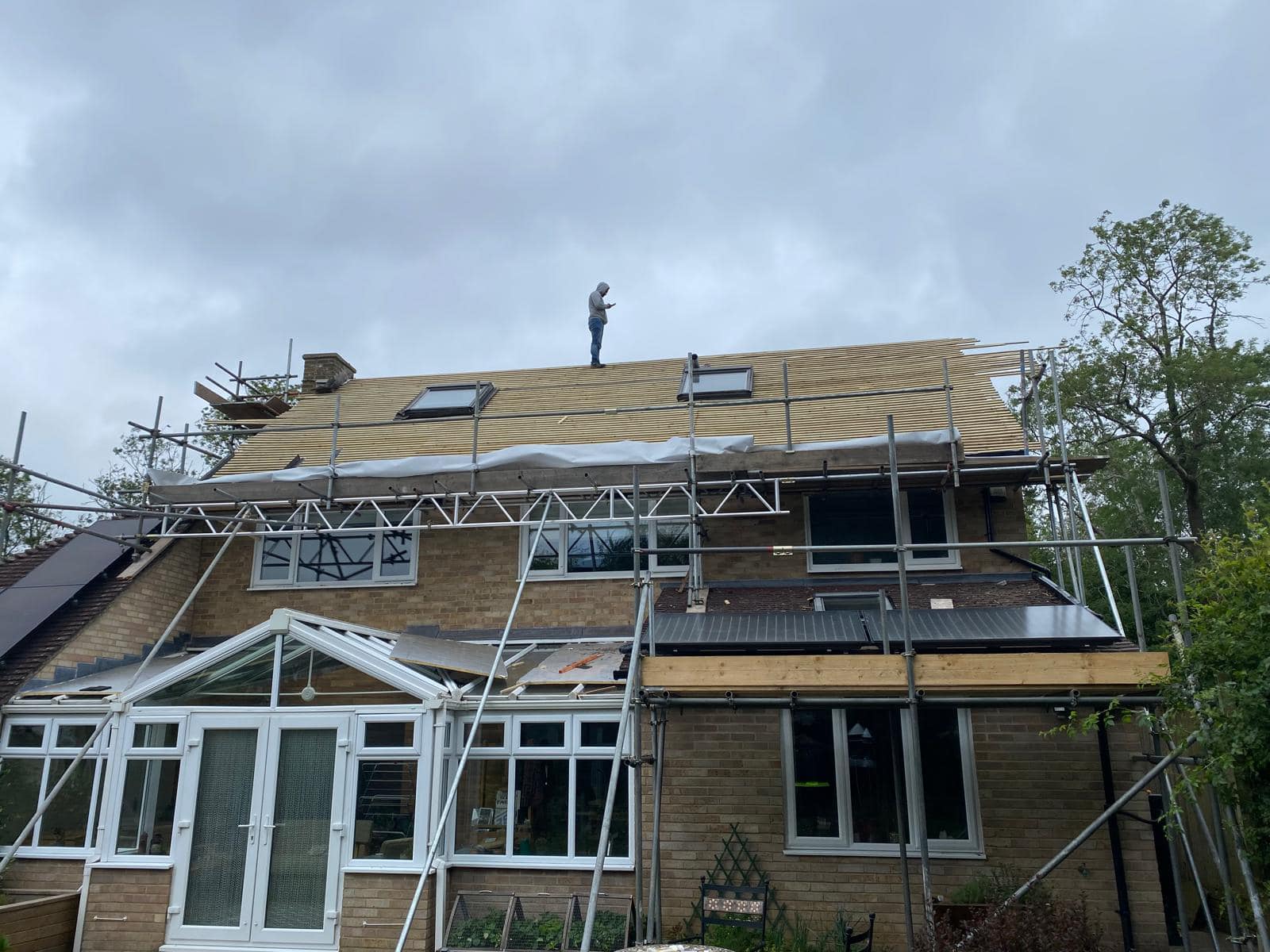 Roofing project - 1303155584270232