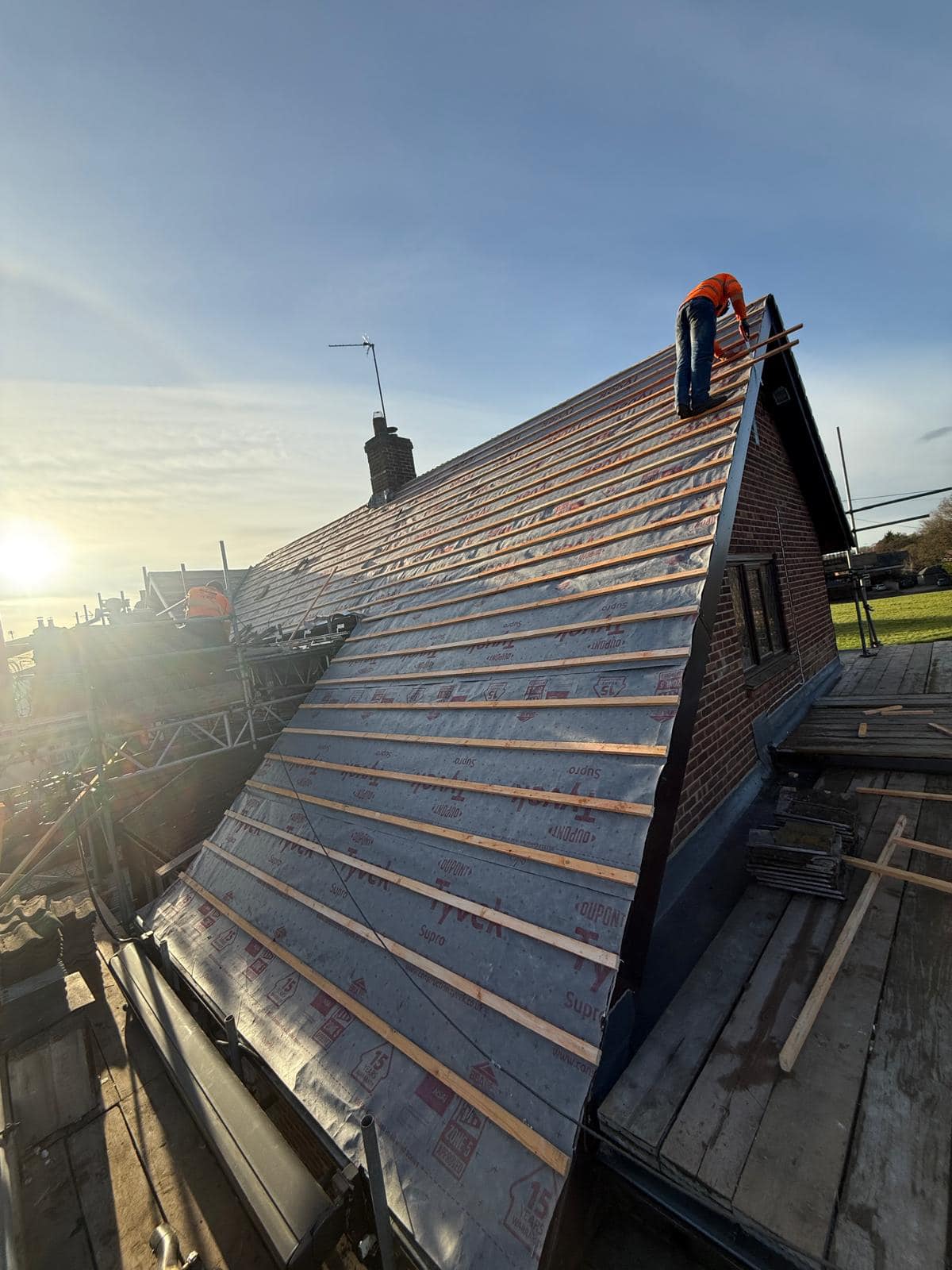 Roofing project - 1409872186931904