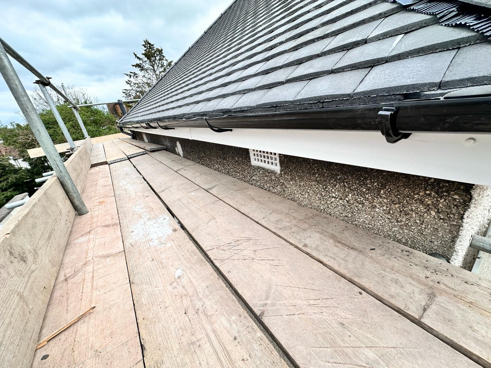 Roofing project - 1409998363585953