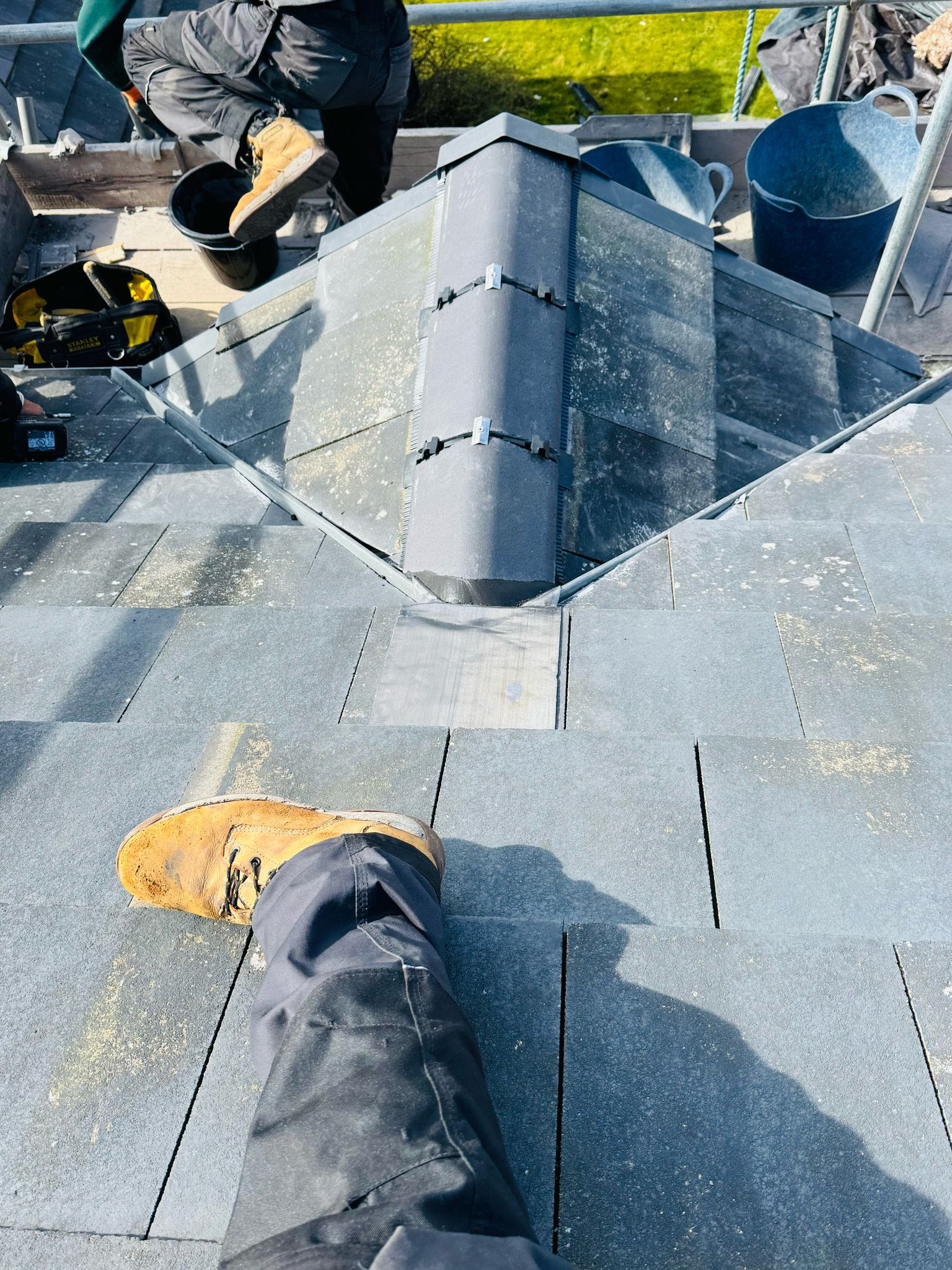 Roofing project - 1449530176299438