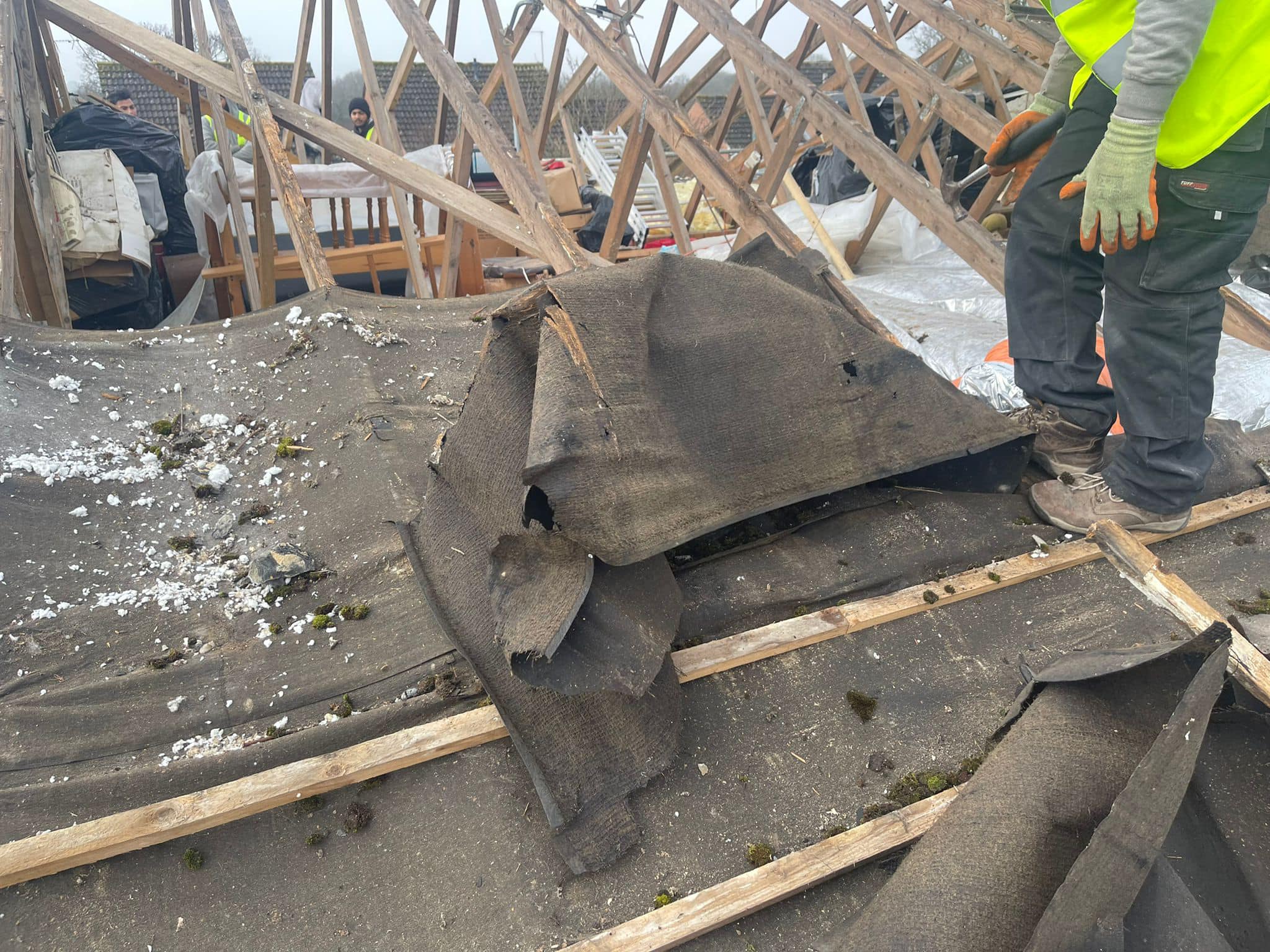 Roofing project - 690678622351100