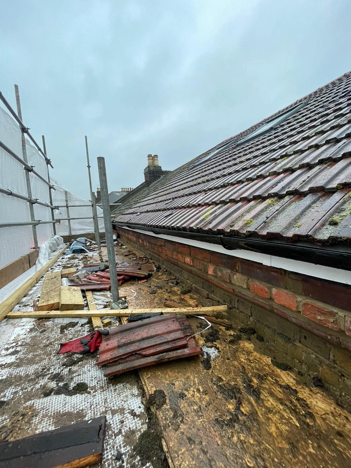 Roofing project - 931342978284662