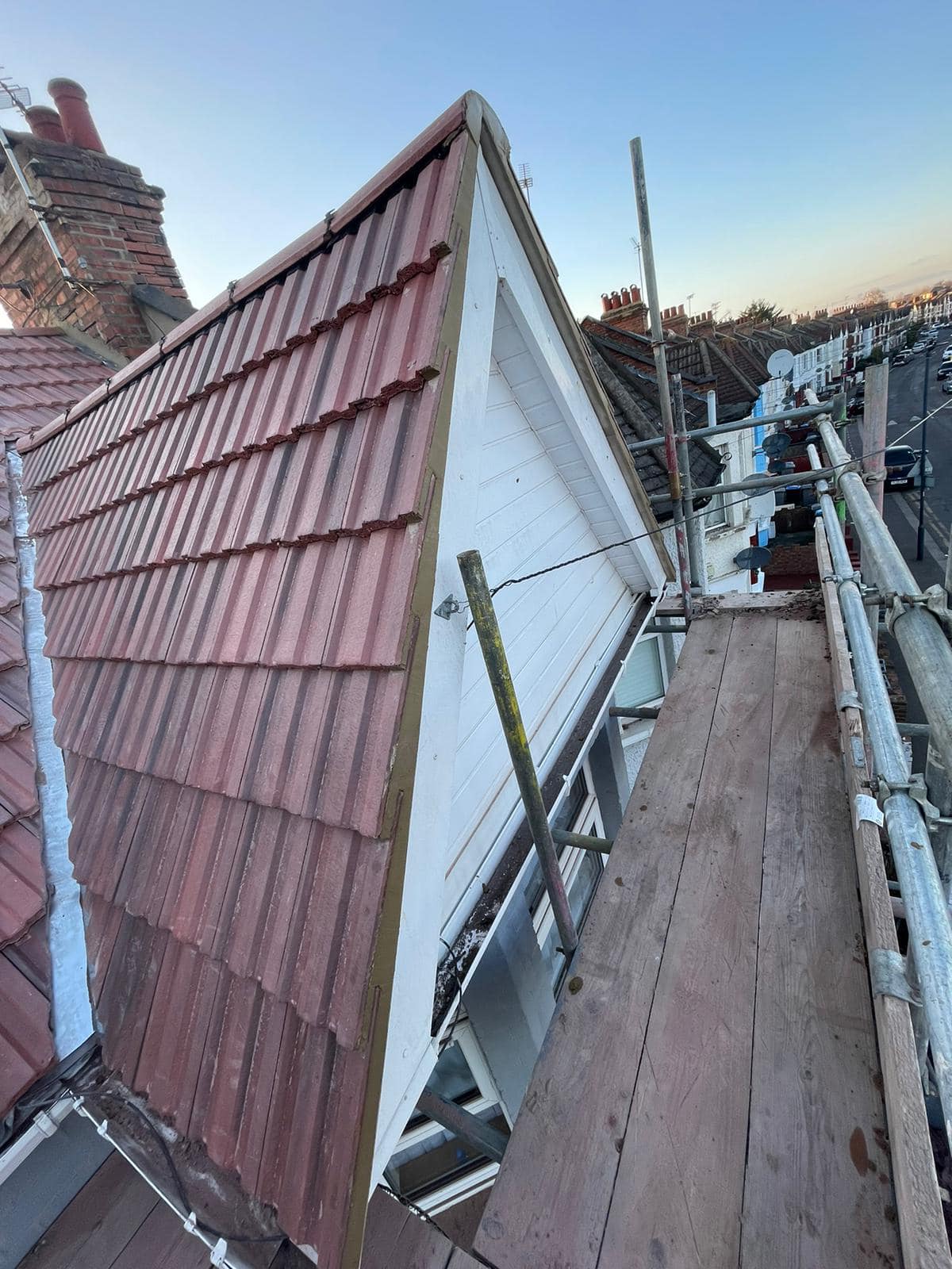 Roofing project - 931347878284172